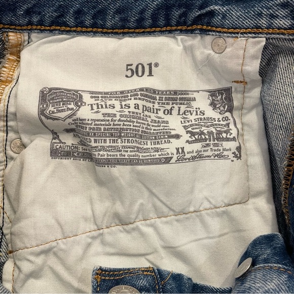 Women’s Levi’s 501 Distressed Jean Shorts Size 33 - Picture 7 of 13